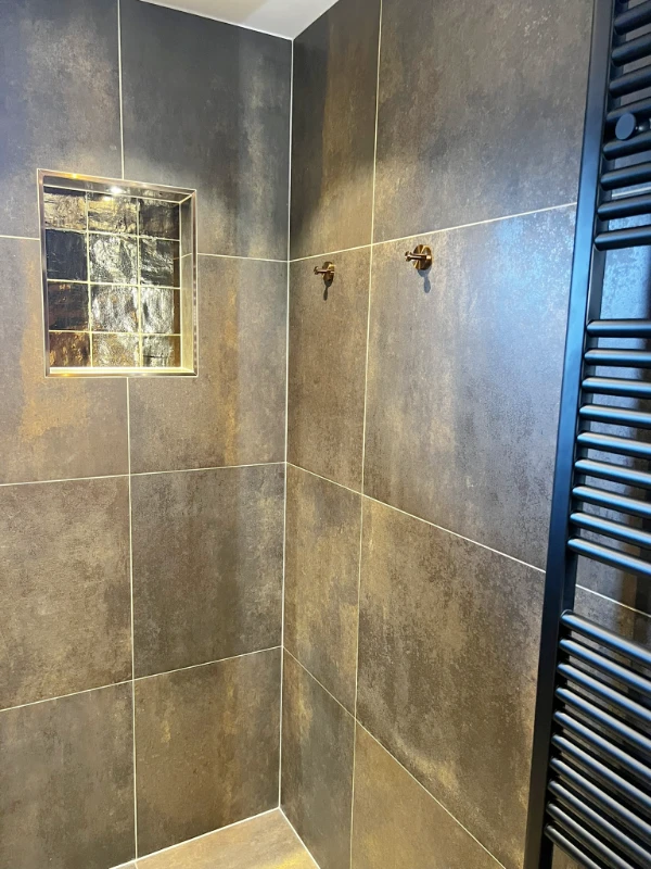 kitten badkamer wanden en vloer