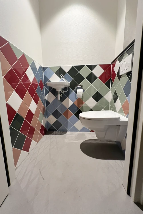 toilet kitten bij de wegwijzer in de reeshof tilburg